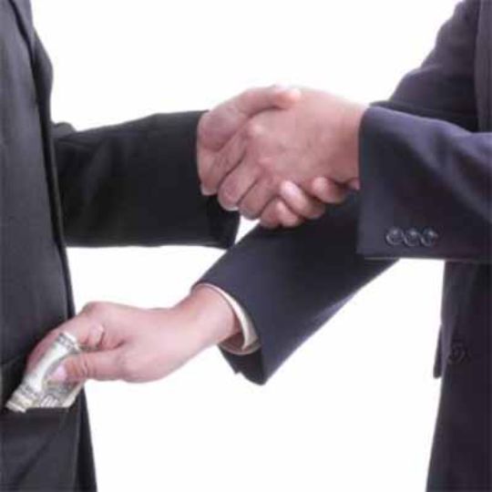 злоупотребеление персонала на видео