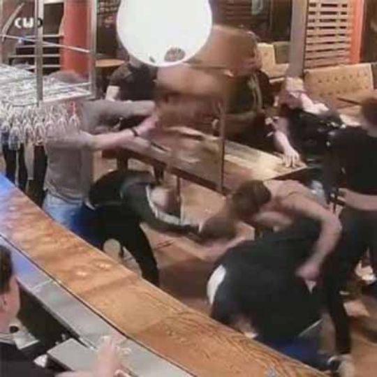 Применение физического насилия на видео